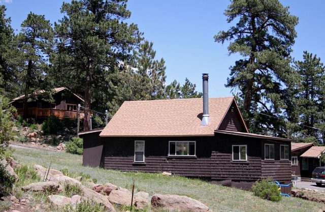 Lazy R Cottages- 6 cabin