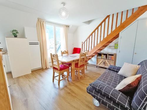 Le Marmandais, T3 lumineux duplex, balcon, parking, wifi, proche thermes, ascenseur, 4 personnes