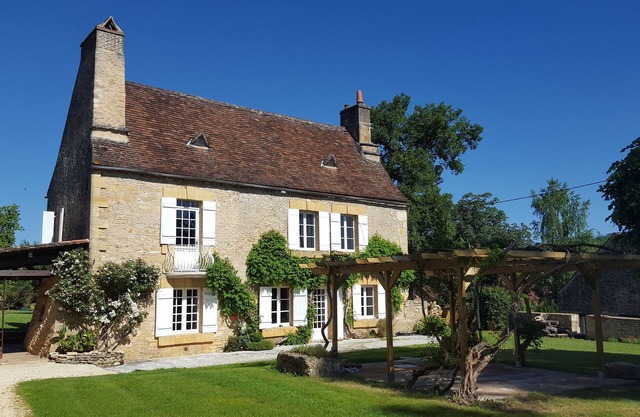 Le Vieux Logis, encantadora casa rural de 4 * en el corazón de una aldea en el Périgord Noir