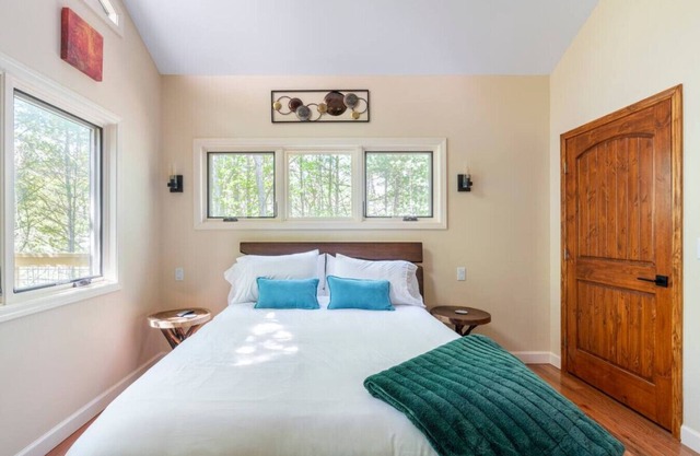 Leaf Change Special Maple Treehouse Near Asheville - Pet Friendly