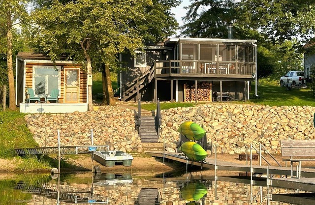 Leaf Lake Haven -A lakeside getaway at its best - summer, fall, winter or spring