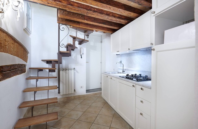 Leoni Suite by Mmega