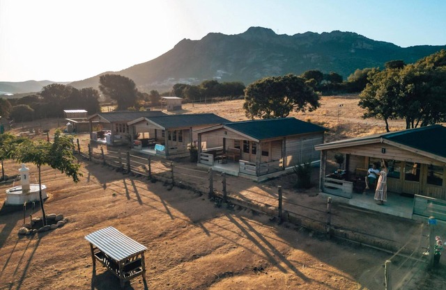 'Les Chalets De Tesa' con vistas a la montaña, Wi-Fi y aire acondicionado