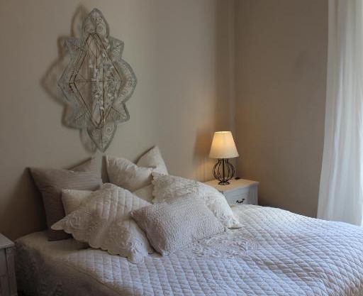 Les Romarins B&B, 10 min d'Uzès, piscine et grand jardin, Table d'hôte