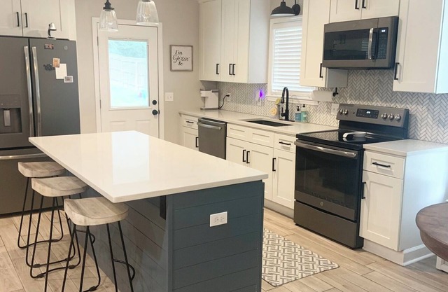 Less than 10 minutes from Ole Miss in the city limits!