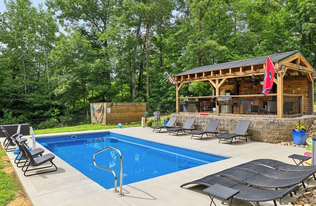 Less than 3 miles to Dollywood swimming pool hot tub tiki bar game room and more