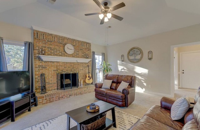 Lexington Layover House 3 BD 2 BA Private Home