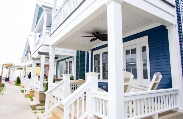 Life is Grand: 3 bed/2.5 bath Lakeside Cottage!
