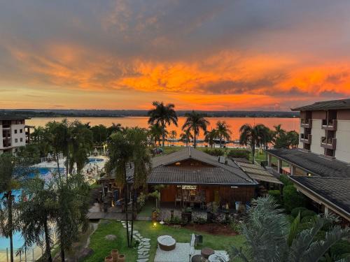 Life Resort beira lago próx a esplanada