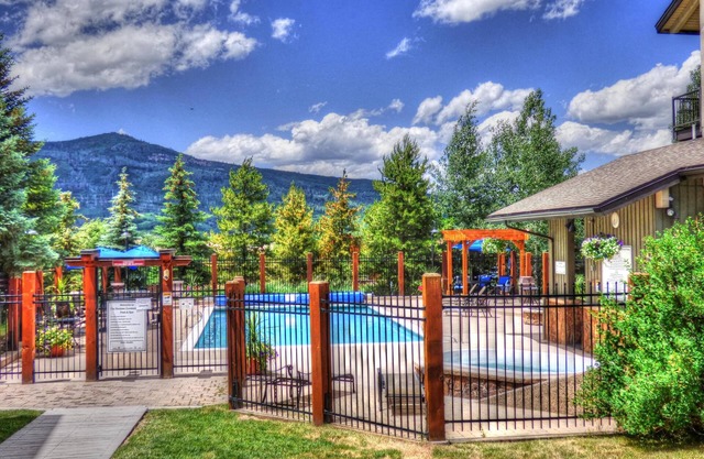 Lift Tickets Pool, Hot Tubs, Shuttle & Private Deck Mountain Village
