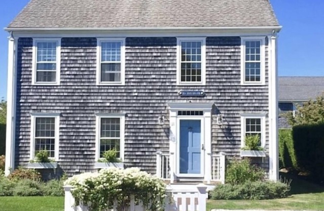 Light and bright 4 bedroom home in the family friendly neighborhood of Naushop.