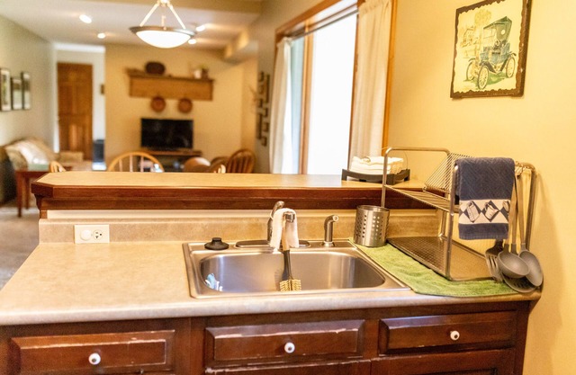 Light Spacious 2BD/1BA Private Destination Getaway