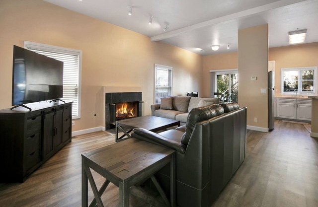 Lighthouse Field, 1 Block to Beach, Steamer Lane, Wharf