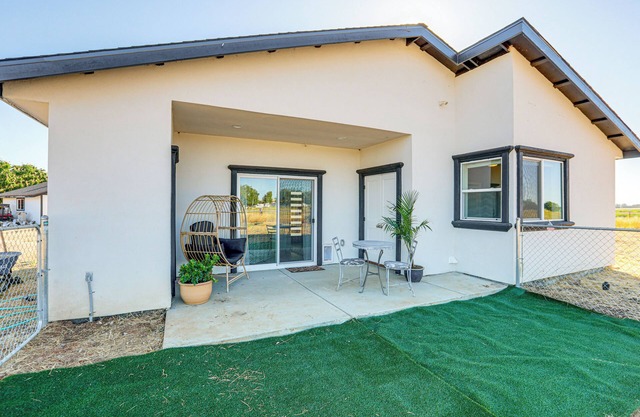Lincoln Home w/ Private Patio: 9 Mi to Dtwn!