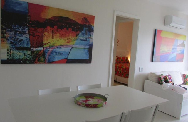 Lindo apto no Barrabela, todo equipado, com arcondicionados split novos no quarto e na sala, limpíssimo, cheiroso, novinho, condomínio em frente à praia, com piscina aquecida, sauna, quadra, academia, lavanderia, salão de beleza, restaurantes, mercado 24h