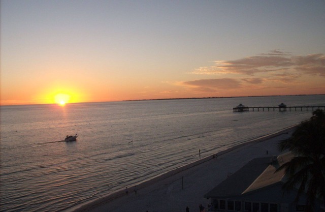 Primera vez que figuran en la playa de Fort Myers! Incl. A la parrilla y está a pasos de la playa!