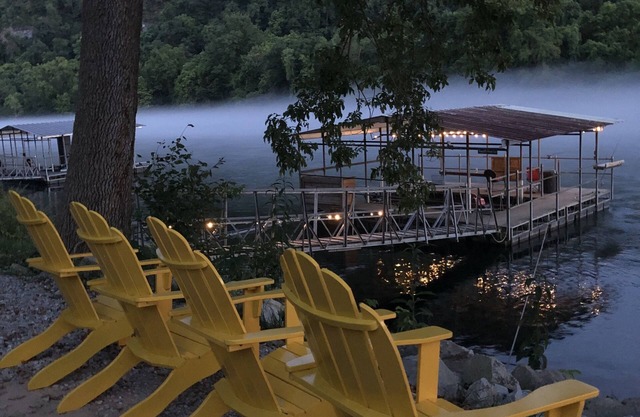 Little Blue 190 FT from river w/Semi-Private Solar lit Dock/Ramp Wifi Sleeps 8