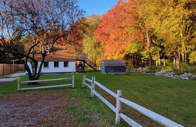 Little House Inn - Private Home - Secluded - Ware - 2 bedroom, sleeps 6