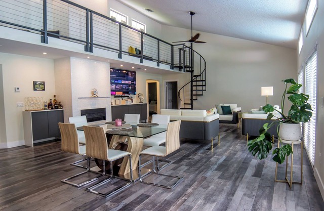 Little Ranches Retreat in the Heart of Equestrian Community