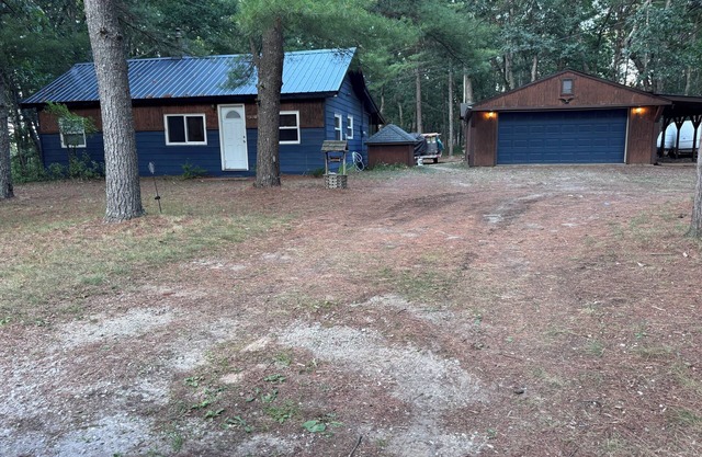 Little Sanctuary 2bedroom cabin in beautiful National City,MI 20 min from Tawas