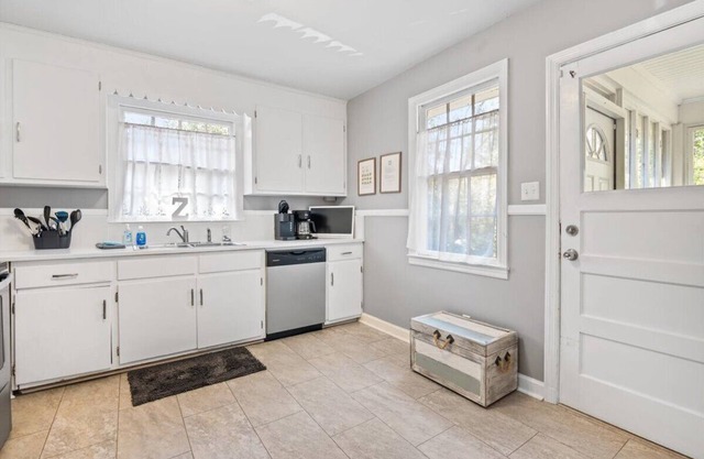 Little Z's, 3BR Home Very Close to SAV Port+Pets