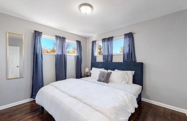 Littleton 3 King Beds Upper Unit Near Main Street