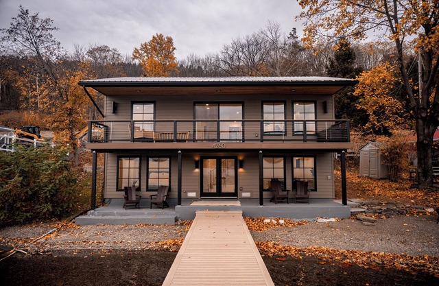 Live The Lifestyle, Stunning Lake House in the heart of Wine Country!