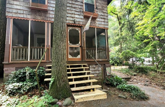 Insta-Worthy! Funky & Fabulous Cottage with Striking, One-of-a-Kind Design! NEW