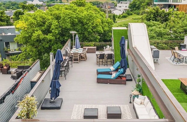 Living It Up in Edgehill Nashville!!! Amazing Downtown Rooftop!