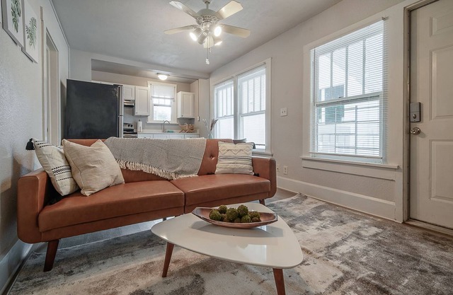 "Living on the Edge" - 2BR Apt|St Pete|Central Ave