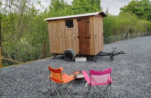 Llandovery - Cabin - Sleeps 2 - Parking - Garden