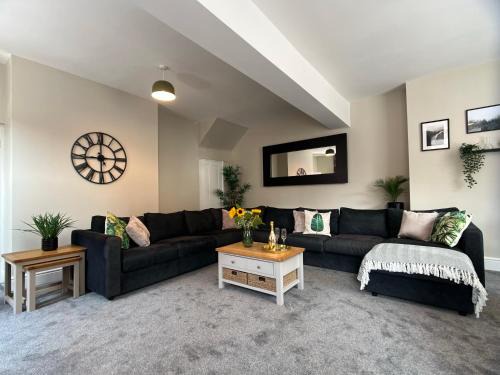 Llangollen High Street Sleeps 12