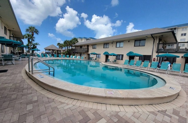 Located directly on the beautiful Gulf of Mexico at Lido Beach
