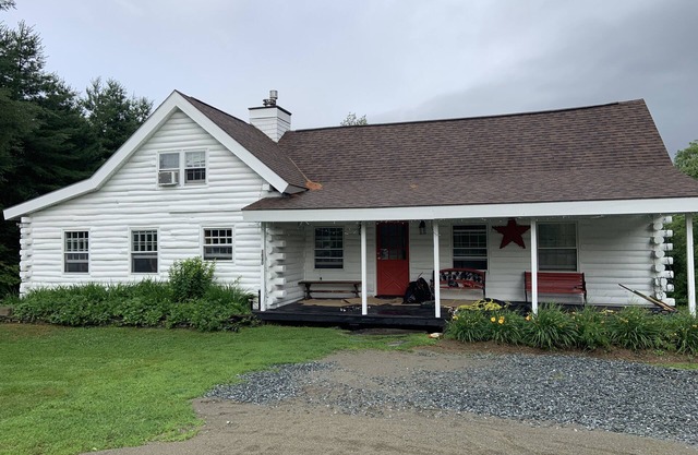 Situado en el corazón de Stowe Hollow !!! Cerca de la ciudad !!! Cerca de esquí !!!