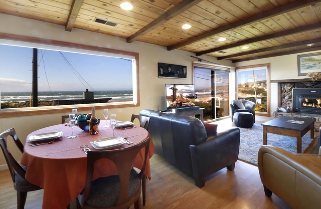 Ubicado en un camino privado a 1/2 cuadra de la playa