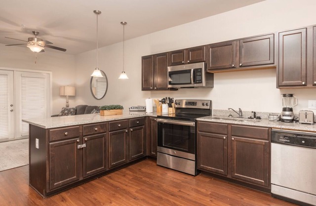 Location! Luxury! Location! The Peabody-135 Sleeps 6 2-Bedrooms 2-Bath
