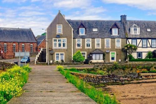 Loch Views Apartment Sleeps 2-Pets Ok-Free Parking