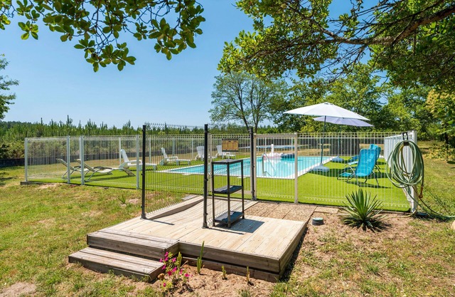 'Lodge 1' con piscina compartida, terraza privada y jardín compartido