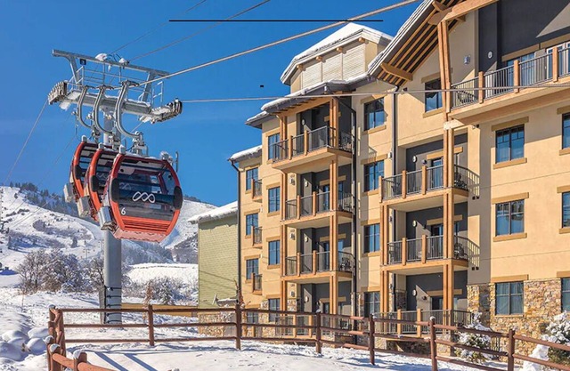Lodge-style First-Class Resort. Gondola outside-SOOOO Convenient! Sleeps 4