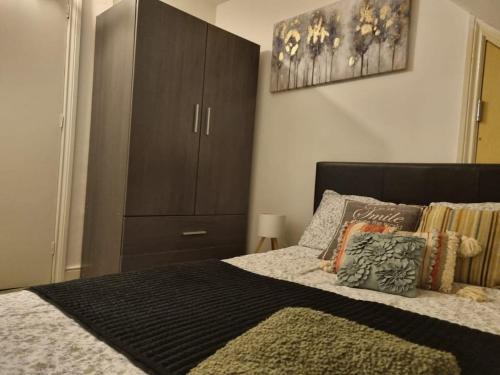 Loft Flat, near Hampton Court Palace, Free Parking