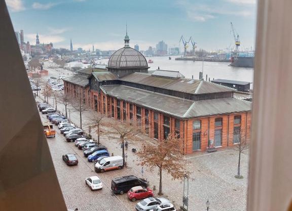 LOFT-Panoramablick-HAFEN & ELBE!