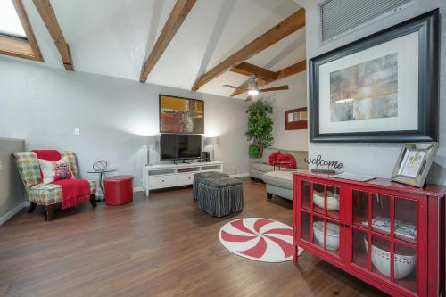 Lofty AF Hip Hideaway