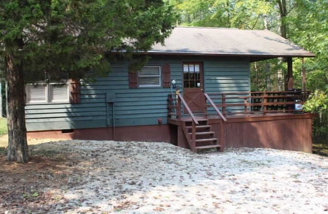 Log Cabin 6 with Hot Tub at Osborn Ramp on Patoka Lake