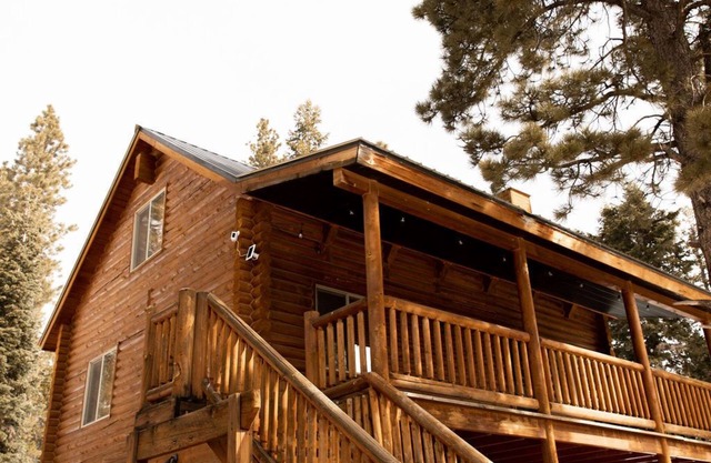 🏔Log Cabin Oasis w/hot tub and movie loft🏜