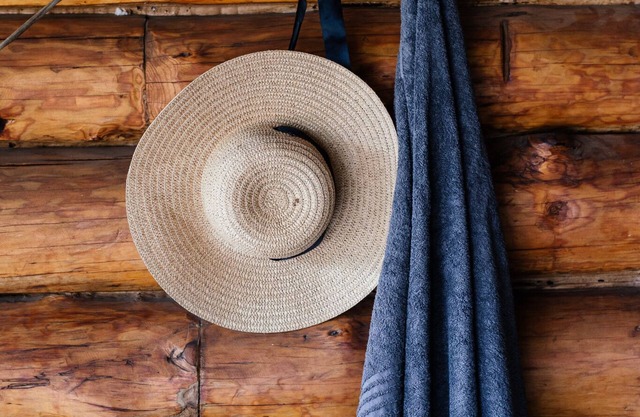 Log Home (with Hot Tub) Overlooking The Lion & Safari Park