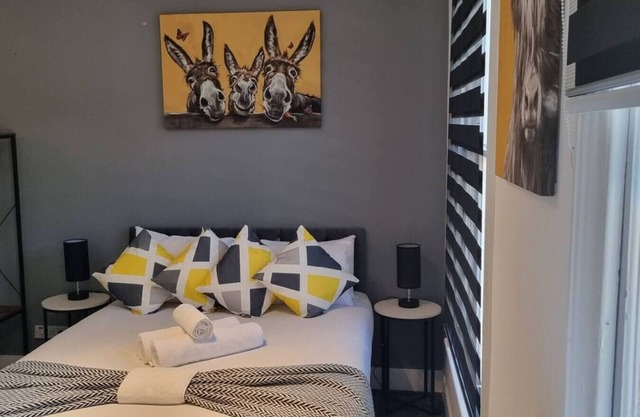 London studio, perfect stay, close to underground/train
