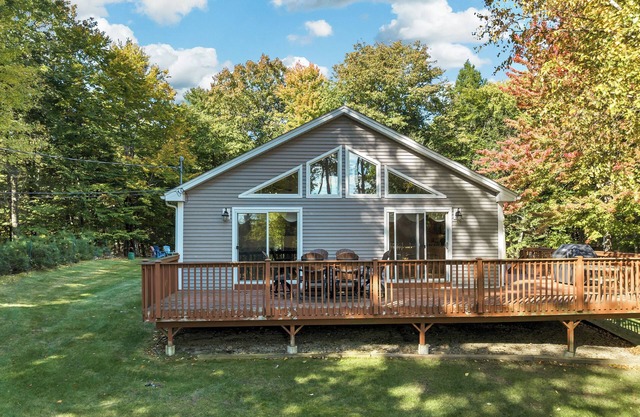 Long Island Winnipesaukee Home For 6 Short Drive From Long Island Beach