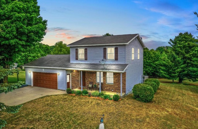 LONG LAKE RETREAT- Hot tub, Pool table, Firepit