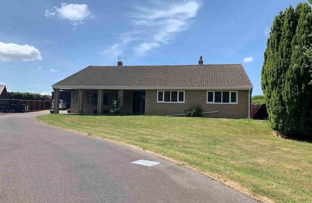 Long Lane Stables Lodge. Spacious Country Retreat