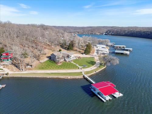LOTO Pointe, Updated Luxury Home w/Boat & PWC Slip, Boat Ramp, Firepits, Pool Table & More!